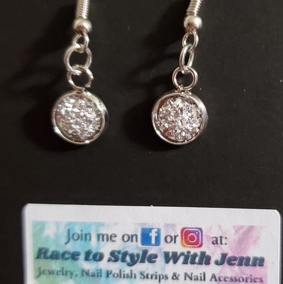 Crystal Earrings on Silver colored hooks - Picture 1 of 1